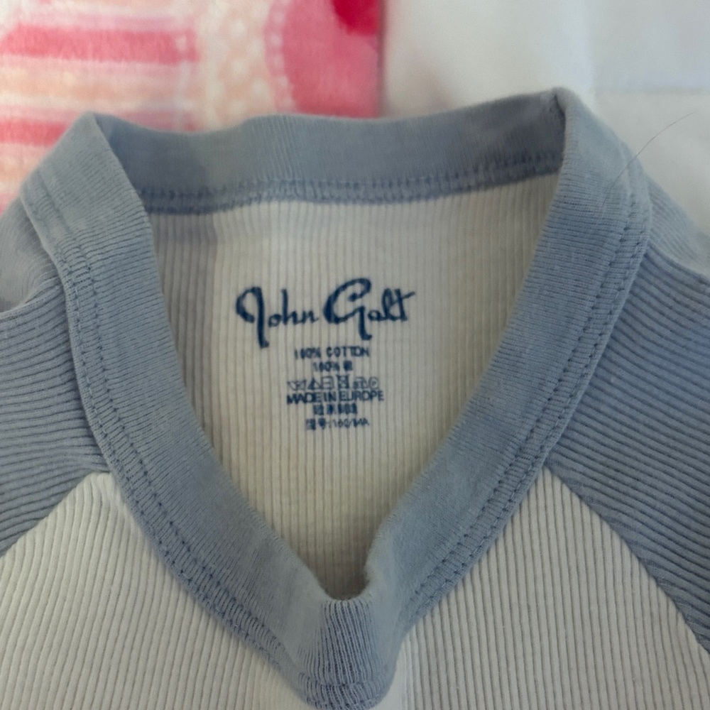 Brandy Melville Women’s Tee - Light Blue and Cream - Picture 2 of 2